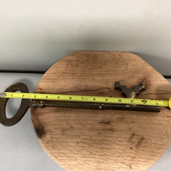 Vintage & Solid Brass & Huge - Skeleton Type Key Wall Hanger - Paperweight - Picture 7 of 10